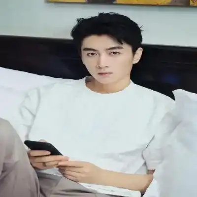 贺华航